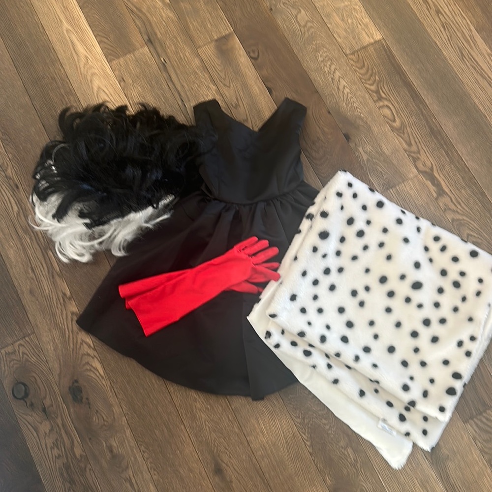 Trish Scully Dalmatian Queen (Cruella) 4 Piece costume - Size 4